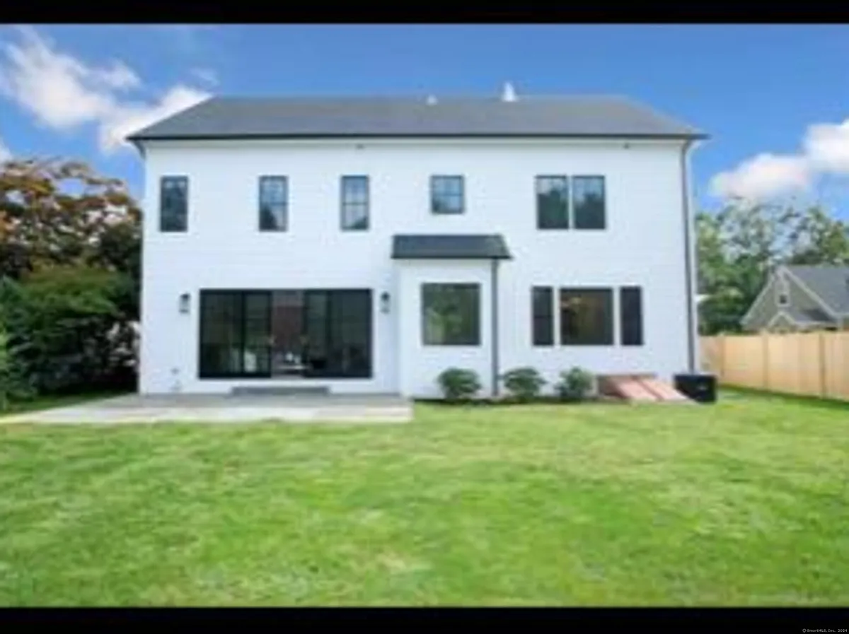 Building Photo - 15 Bulkley Ave N
