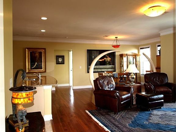 Great room, grand crown molding