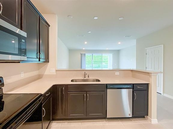5th image of 3539 Plainview Dr