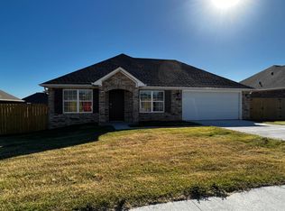 2009 Applewood St, Gentry, AR 72734