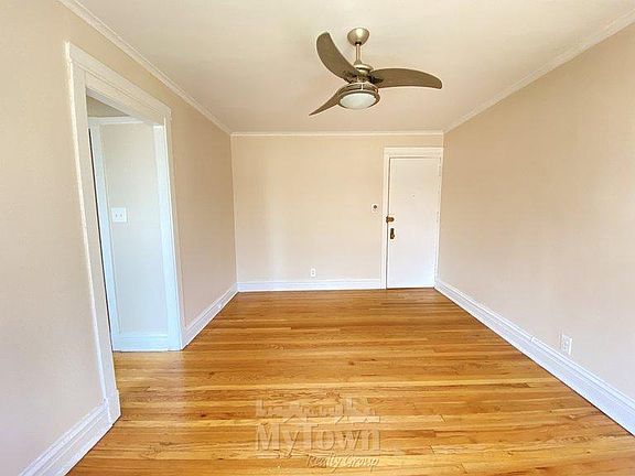 4th image of 2619 W Gunnison St #G1
