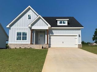 243 Weeping Willow Trl, Headland, AL 36345