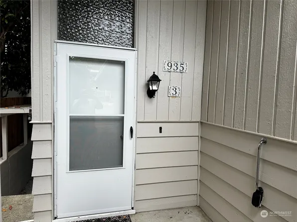 935 1st Street S #3, Kirkland, WA 98033