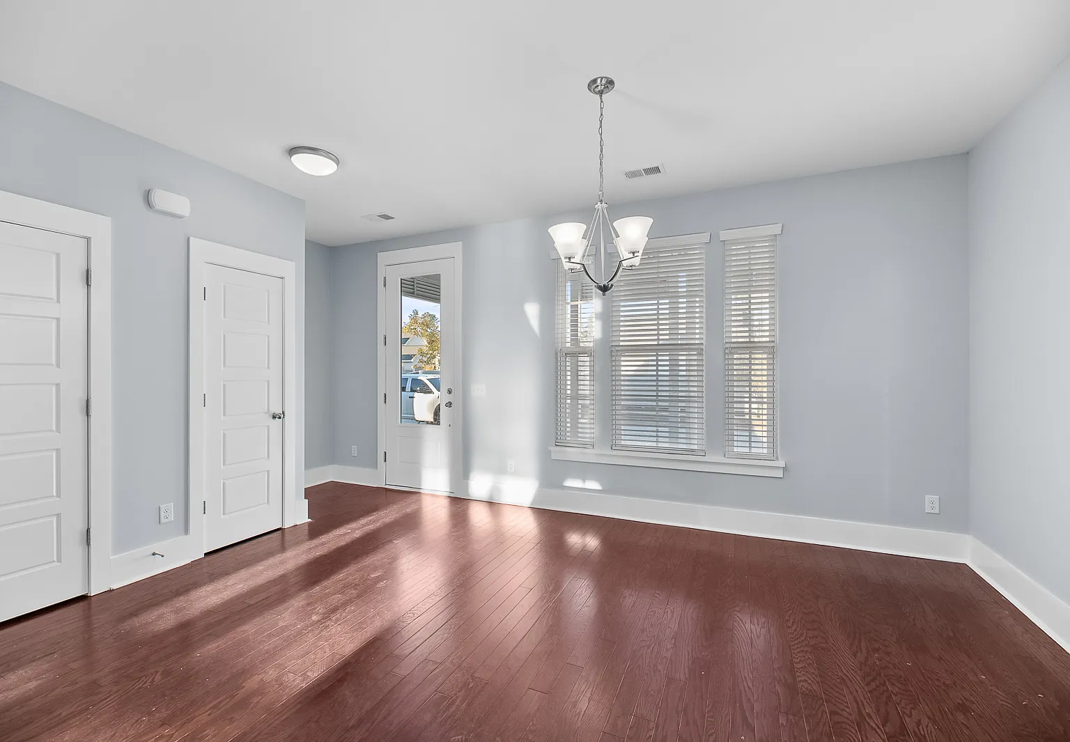 3 bed, 2.5 bath, 1520 sqft, $2,400 — Photo 4