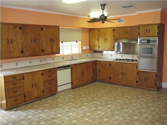 3rd image of 308 Edgewater Dr