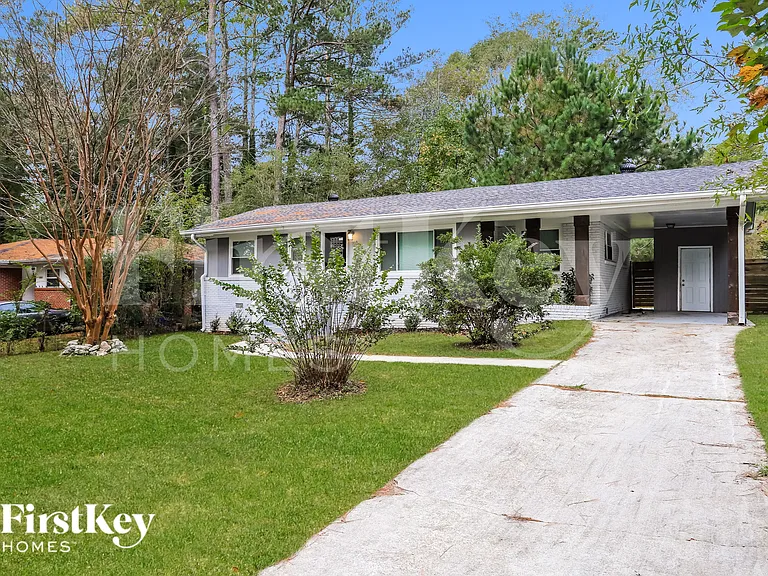 1855 Shamrock Dr — Photo 2