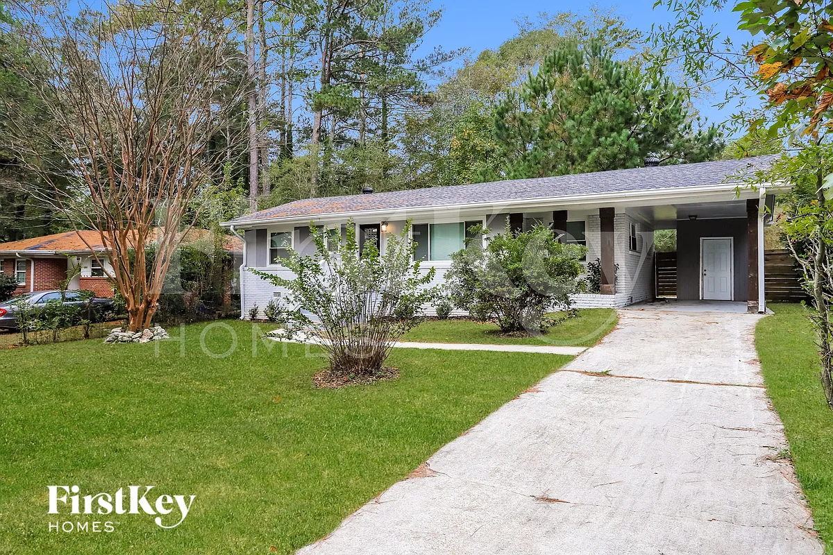 Building Photo - 1855 Shamrock Dr