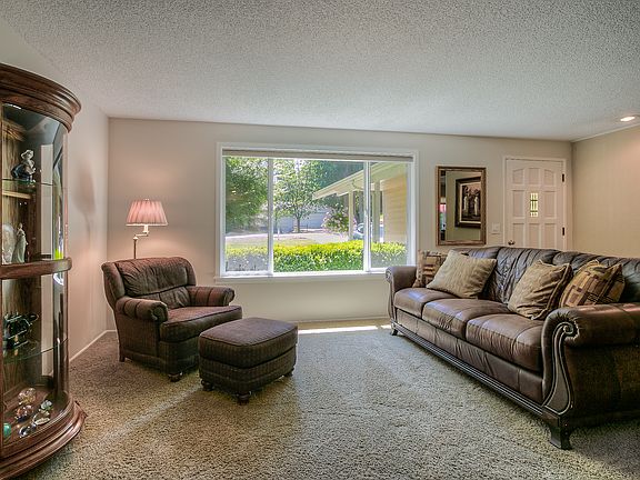 3rd image of 18230 NE 159th St