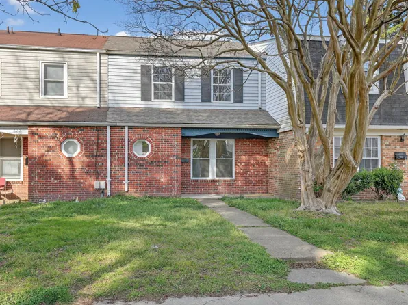 620 Red Horse Ln, Virginia Beach, VA 23462