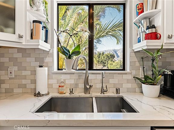 5th image of 10550 Sunland Blvd Unit 7