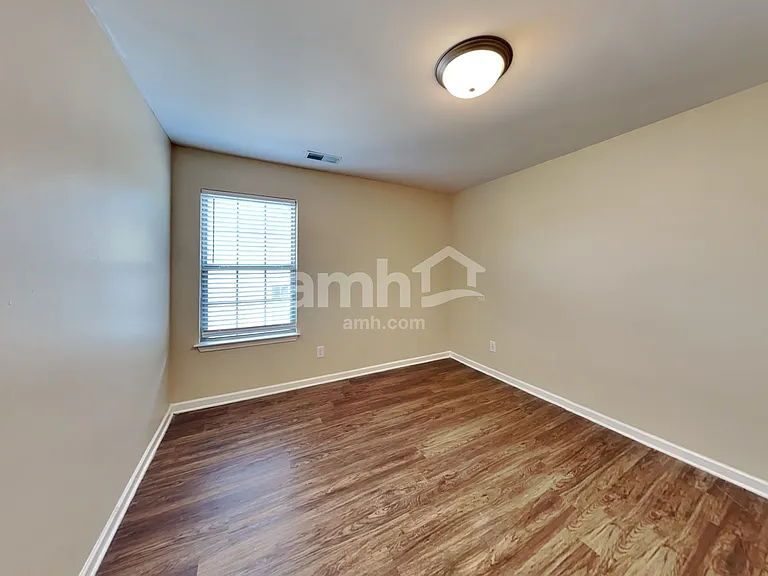 484 Albion Cir — Photo 15