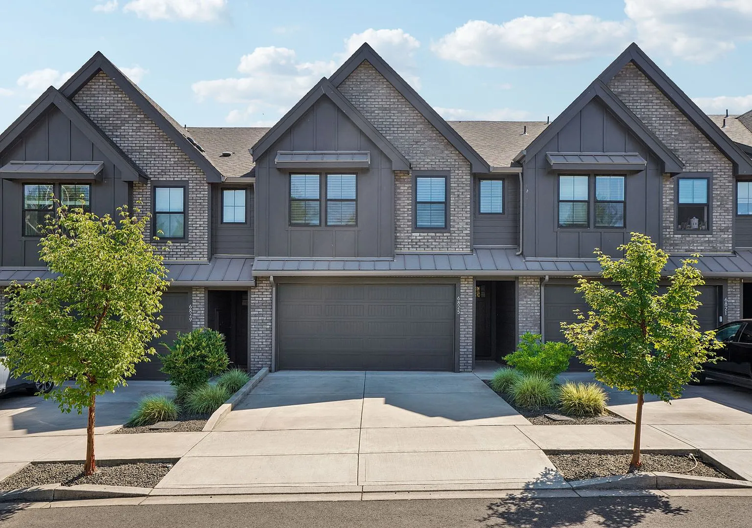 Luxury Townhome for Lease at the Courtyards at Hidden Crest - 6825 NE 132nd Way — Photo 1