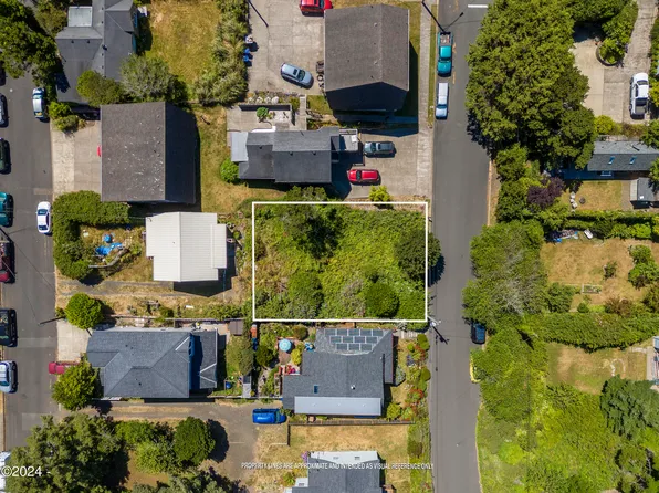 137 SW Hurbert St, Newport, OR 97365