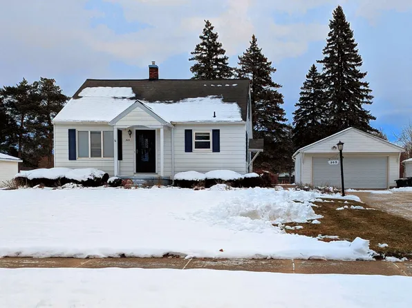 305 Renshar Dr, Auburn, MI 48611