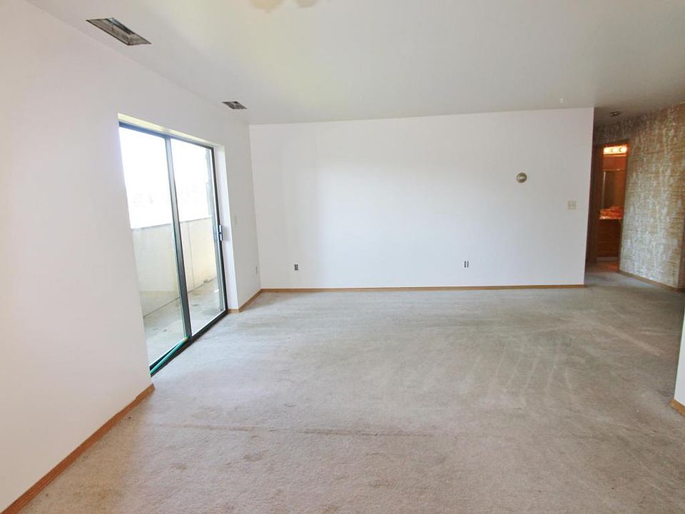 2nd image of 5300 E 4th Ave APT 107
