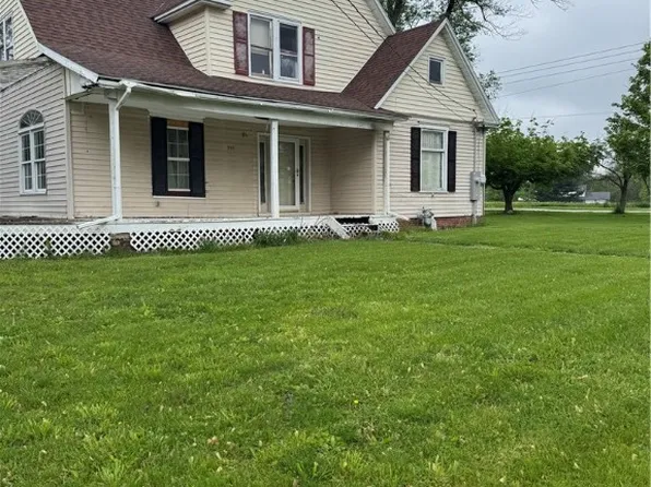 955 N Woodland Dr, Mount Zion, IL 62549