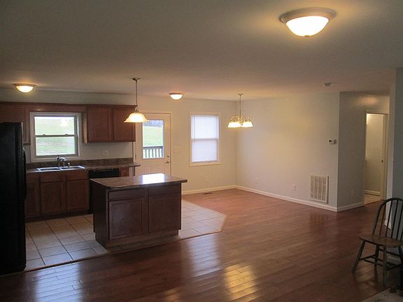 4th image of 91 Roaden Ln W