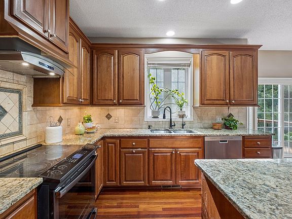 4th image of 15016 Viewcrest Ln