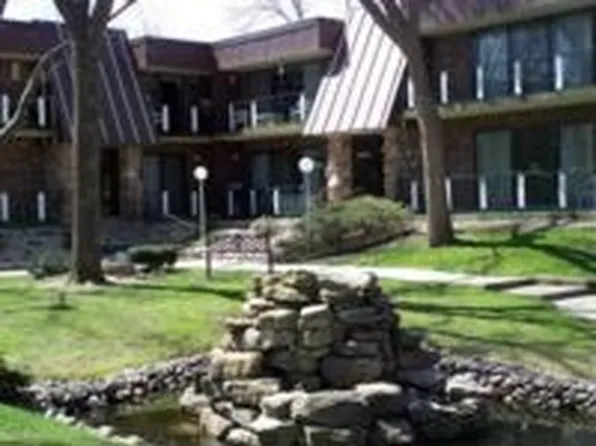 11138 Spathis Dr, Palos Hills, IL 60465