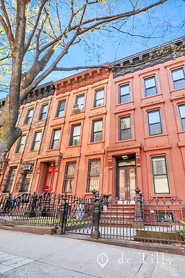 Sold by DE TILLY REAL ESTATE | media 22