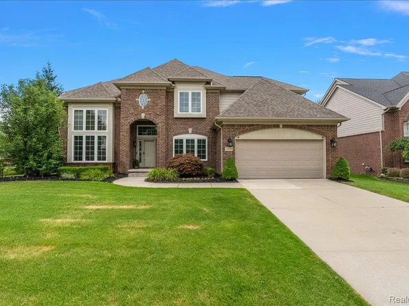 24729 Cavendish Ave E, Novi, MI 48375