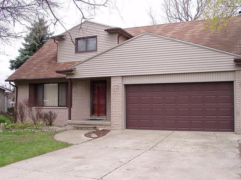 1st image of 44710 Lake Crest Dr