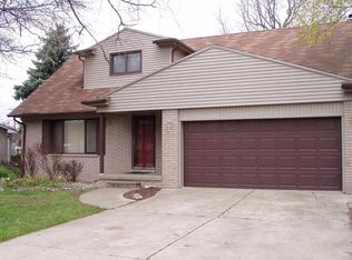 44710 Lake Crest Dr, Van Buren Township, MI 48111