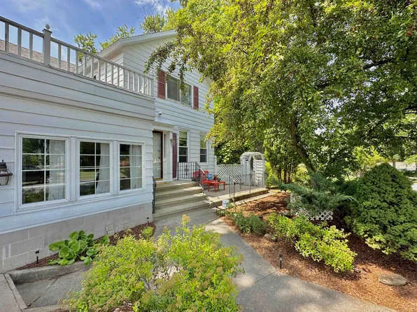 641 State St, Marinette, WI 54143