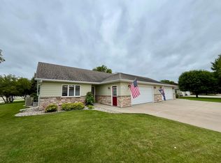 1726 Arthurs Ct, Aberdeen, SD 57401