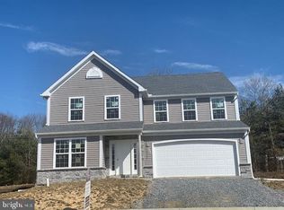 15 Bunker Hl, Millersville, PA 17551