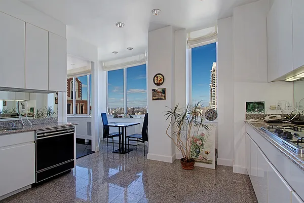 Sold by Corcoran | media 21
