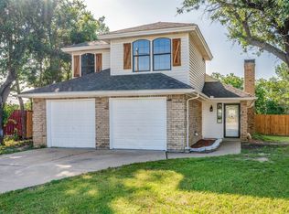 5182 Meadow Ct, Fort Worth, TX 76112