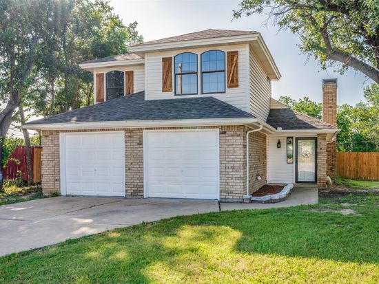 5182 Meadow Ct, Fort Worth, TX 76112