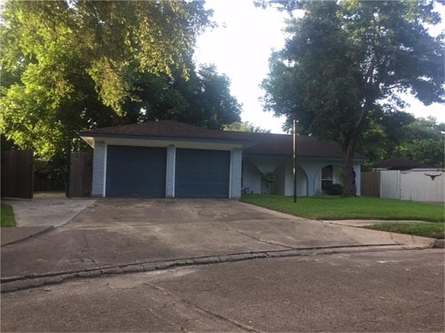 1st image of 10227 Huntington Wood Dr