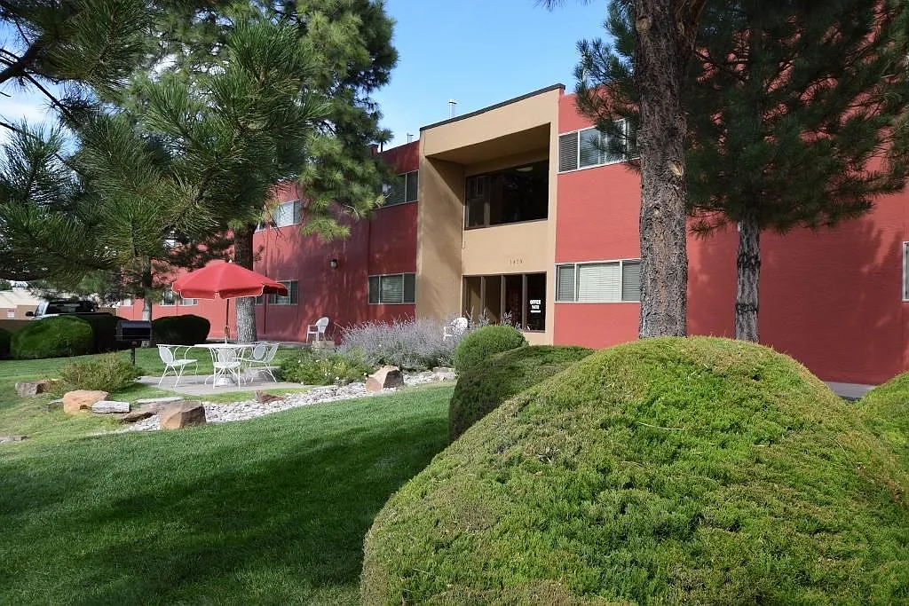 Quality, Updated Studio Apartments in Great North UNM Community — Photo 1