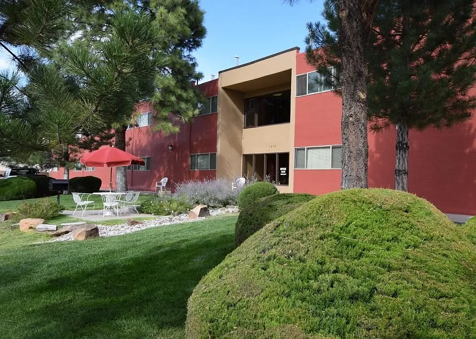 Quality, Updated Studio Apartments in Great North UNM Community
