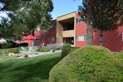 Quality, Updated Studio Apartments in Great North UNM Community Photo 1