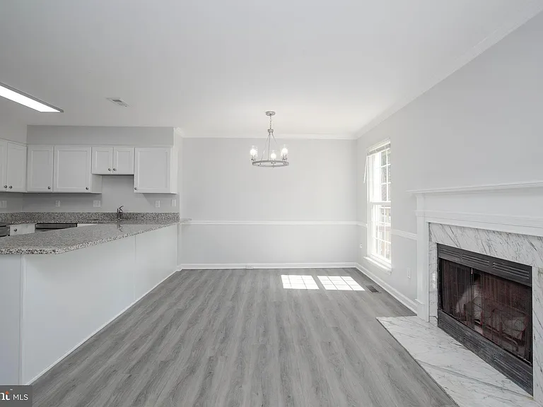 309 Bentley Ct — Photo 5