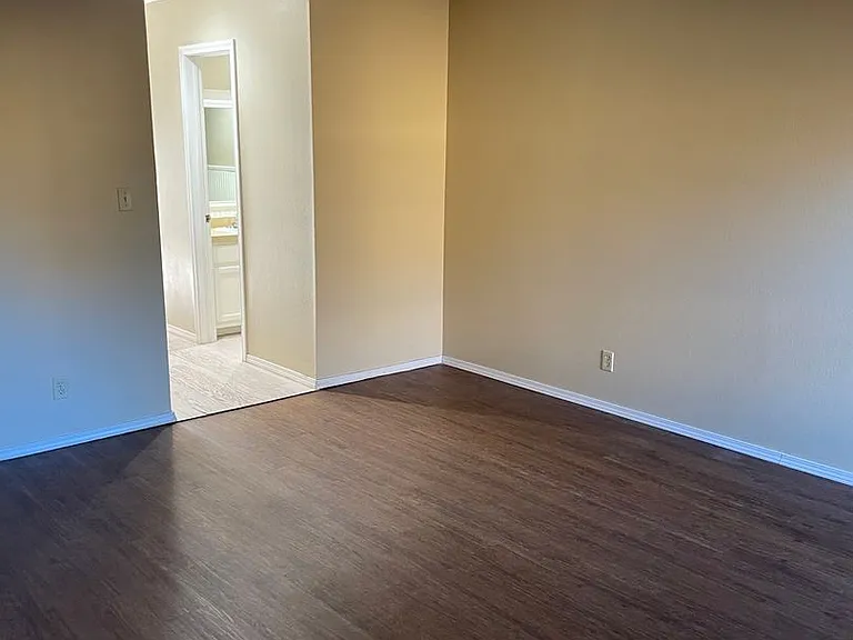 1037 E 57th Pl #5 — Photo 11