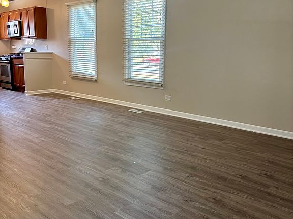 5th image of 308 Somerset Ln