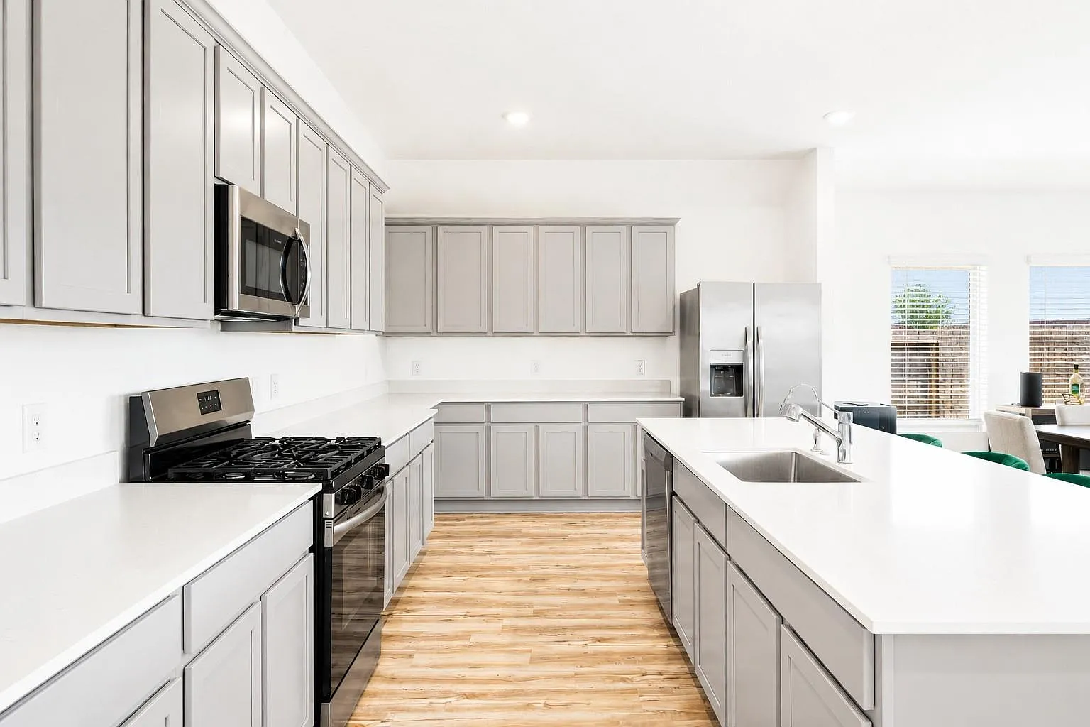 4 bed, 3.0 bath, 2337 sqft, $2,800 — Photo 3