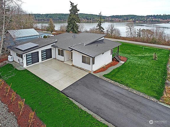 3rd image of 424 Lehman Drive