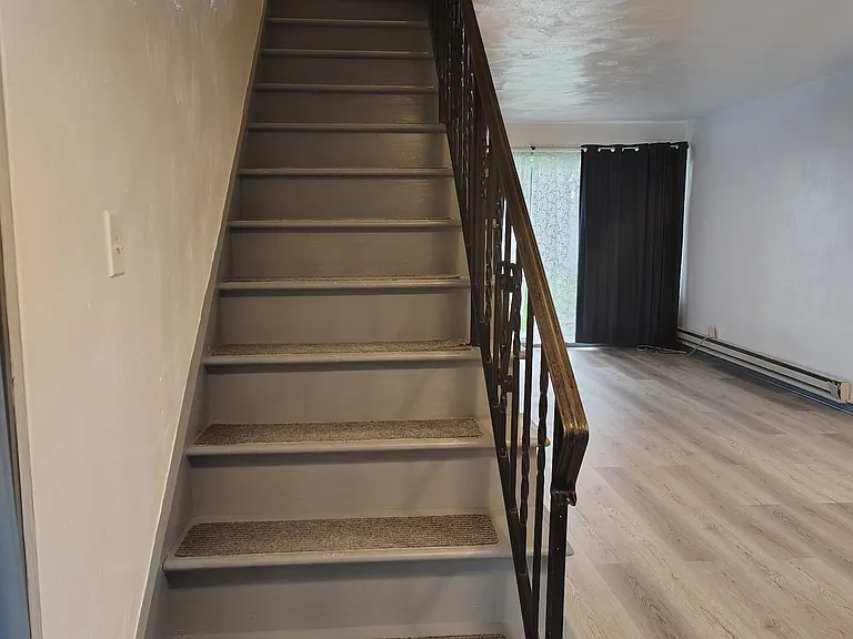 120 Vernon Ave #9 — Photo 9