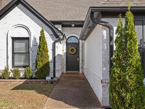2nd image of 546 Brookview Cv