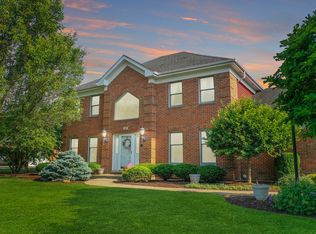 411 Meadow Ridge Ln, Prospect Heights, IL 60070