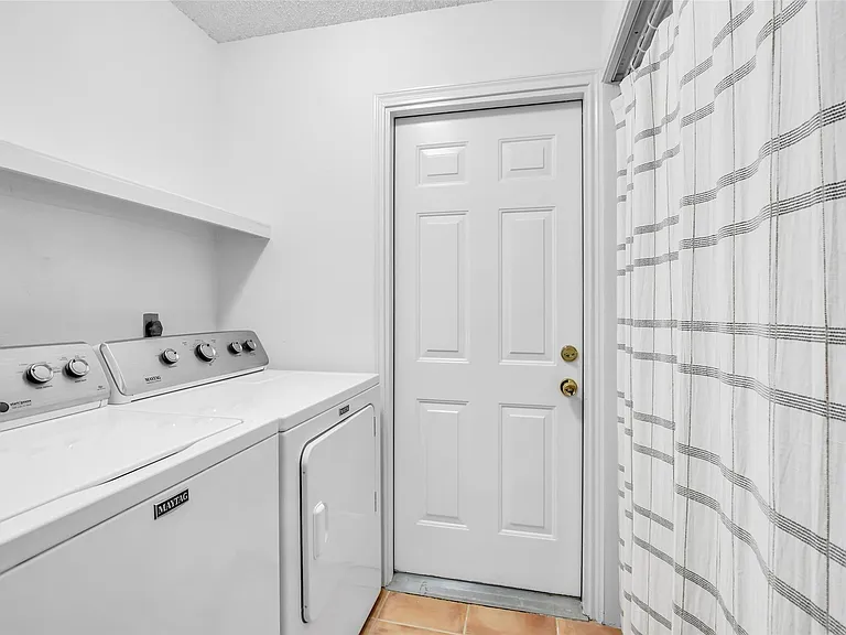 13740 Hollowgreen Dr #605 — Photo 29