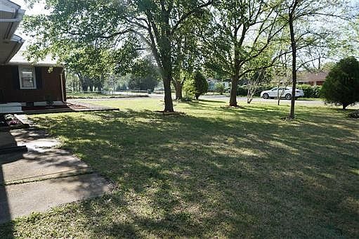 4th image of 213 Hallbrook Dr