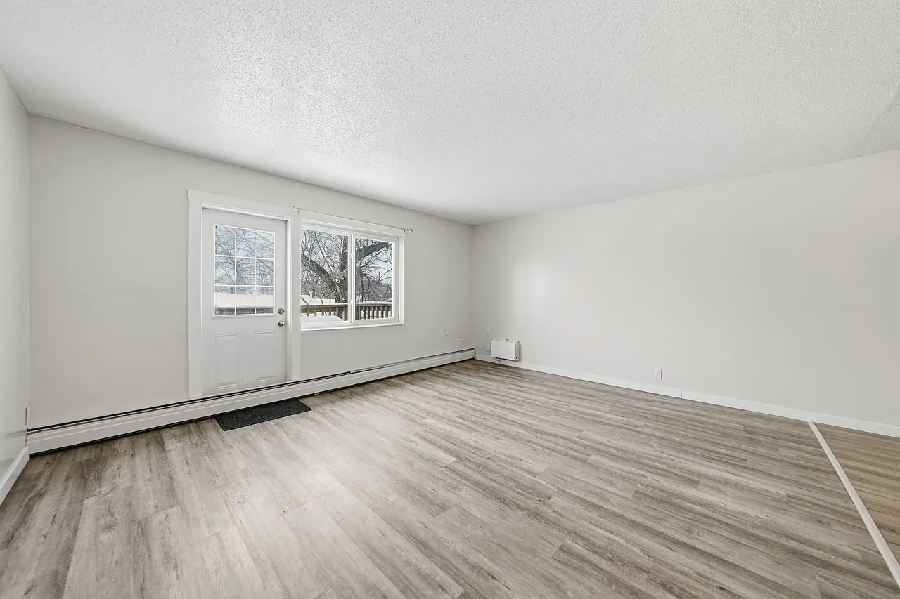 Thomas Manor — Photo 1