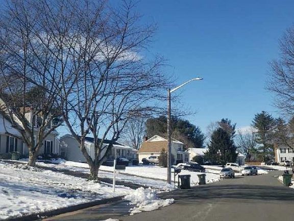 4th image of 2325 Maplewood Dr