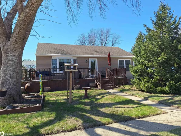 1517 Highland Dr, Carroll, IA 51401